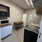Flat De 2 Quartos Na Praia De Copacabana